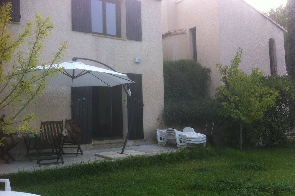 Entire apartment, Beautiful Studio in a large Provencal Villa - Swimming pool in Sausset-les-Pins, Istres region