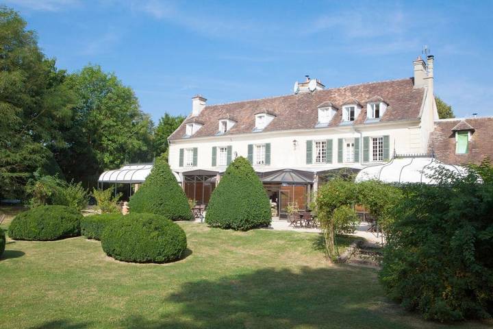 Hôtel pour 4 personnes, avec piscine ainsi que terrasse et jardin, animaux acceptés