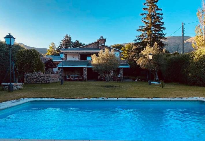Casa rural para 8 personas, con jardín además de piscina y vistas en Sierra Norte - 2