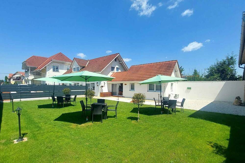 Ganze Wohnung, Ferienwohnung mit Wlan, Klimaanlage und Gartenmöbel in Bük, Komitat Eisenburg