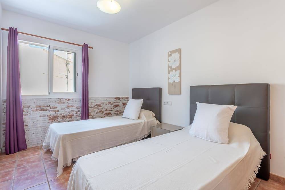 Precioso Chalet  pareado con Piscina y  Aire Acondicionado cerca del la playa in Puerto de Alcúdia, Alcúdia
