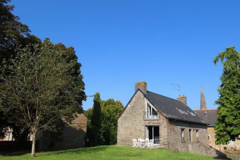 Gran casa acogedora, acceso a Internet, se admiten mascotas in Pontorson, Avranches region