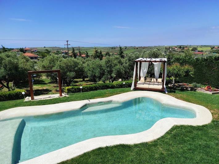 Traditional estate with pool & garden in Halkidiki