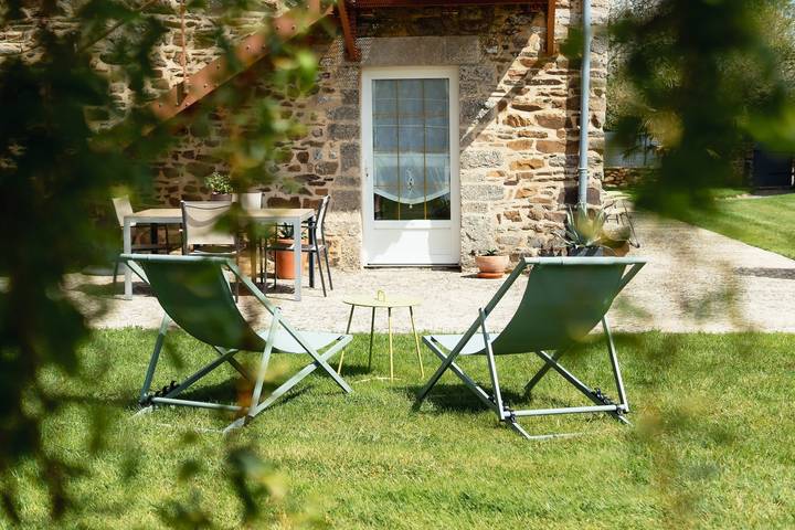 Le Kerhuel d'Agnès with Private Terrace, Garden, and Wi-Fi in Plouasne, Dinan region