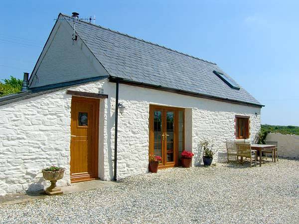 Cottage for 4 people, with Garden in Little Haven