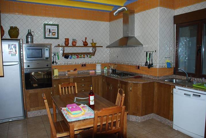 Casa rural para 8 personas, con Balcón y Terraza además de Jardín y Piscina en Venta del Moro - 4