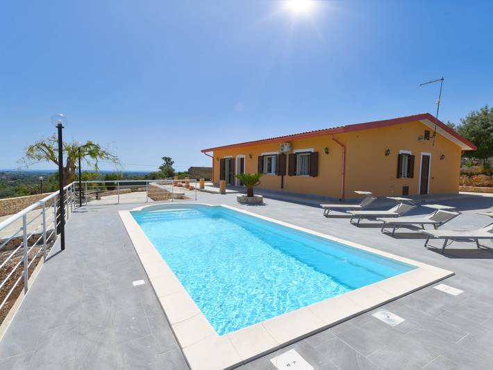 Casa vacanza per 8 persone, con giardino e terrazza a Floridia