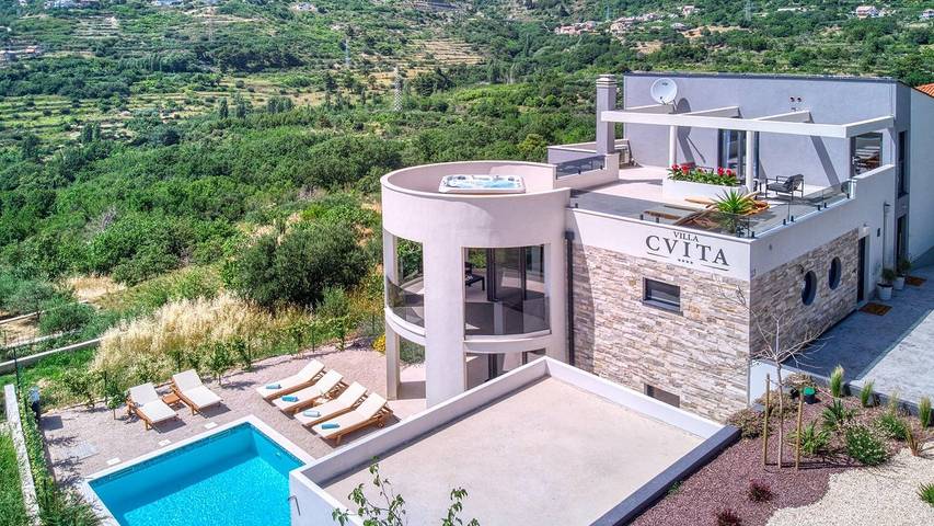 Villa für 12 Personen, mit Whirlpool und Sauna sowie Pool und Garten - 1