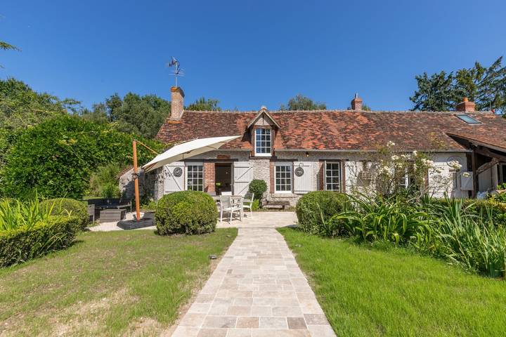 Gîte pour 9 personnes, avec jardin ainsi que piscine et terrasse à Cour-Cheverny - 2