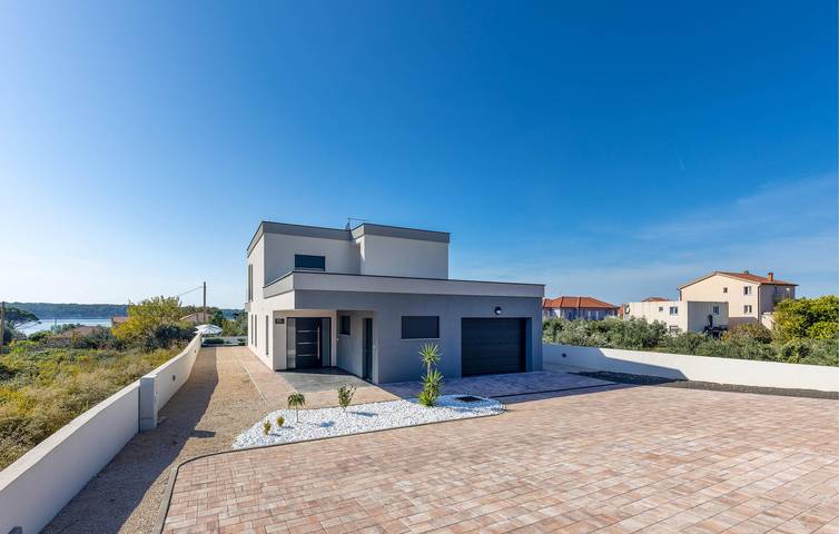 Ferienhaus für 8 Personen, mit Pool und Terrasse