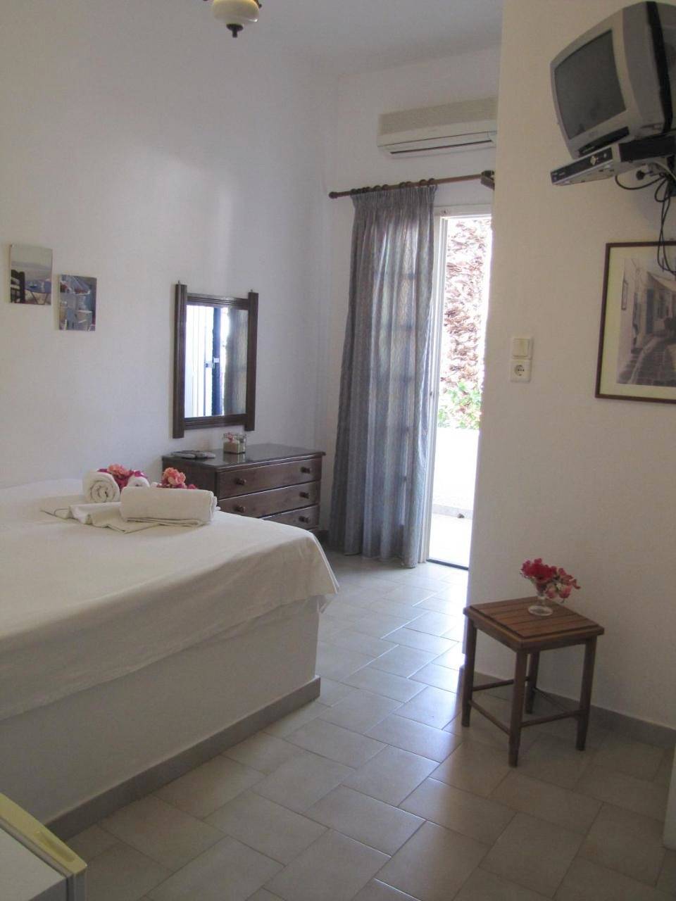 Eden Ios Rooms in Mylopotas, Íos