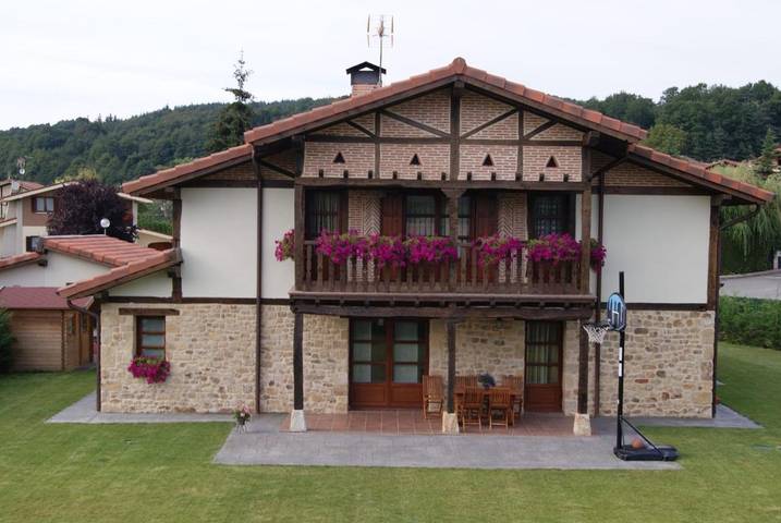 Ferienhaus für 10 Personen, mit Whirlpool und Garten, mit Haustier - 1