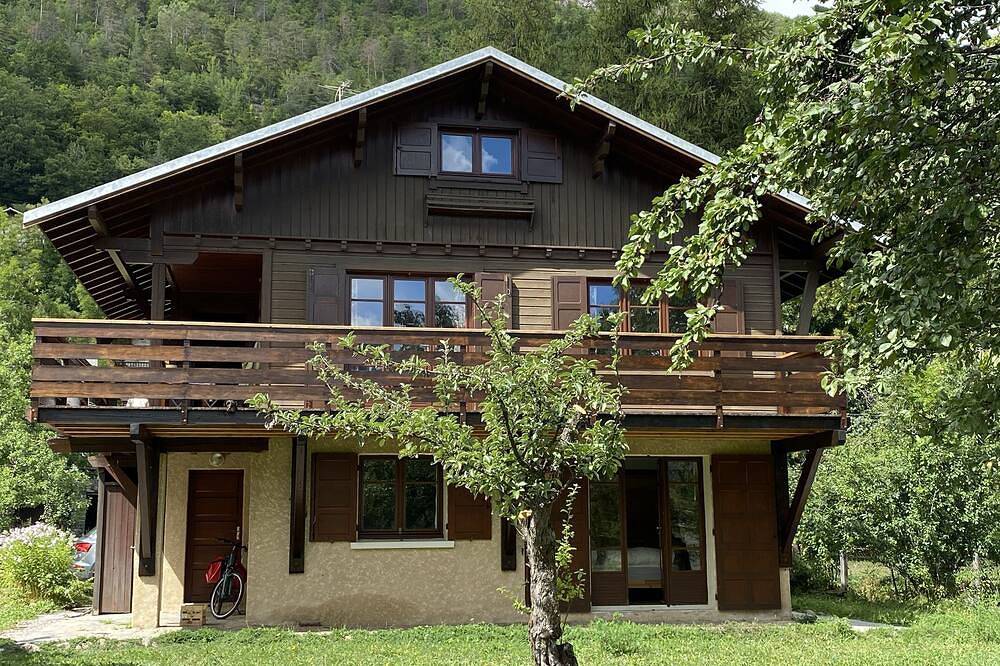Renovated Wooden Chalet for Family Relaxation in Vallouise, Nationalpark Écrins