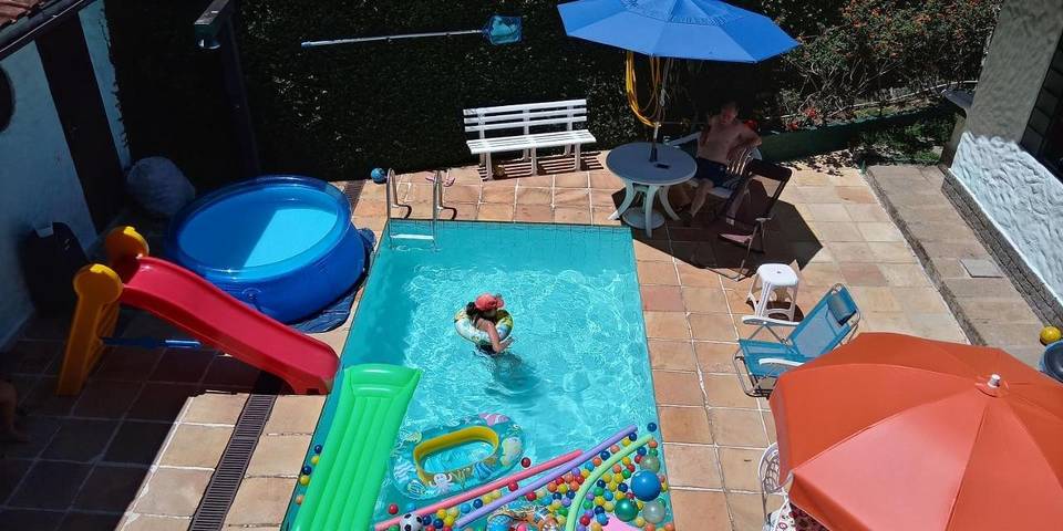 Casas e apartamentos de temporada para 14 pessoas, com piscina e terraço, com animais de estimação em Petrópolis