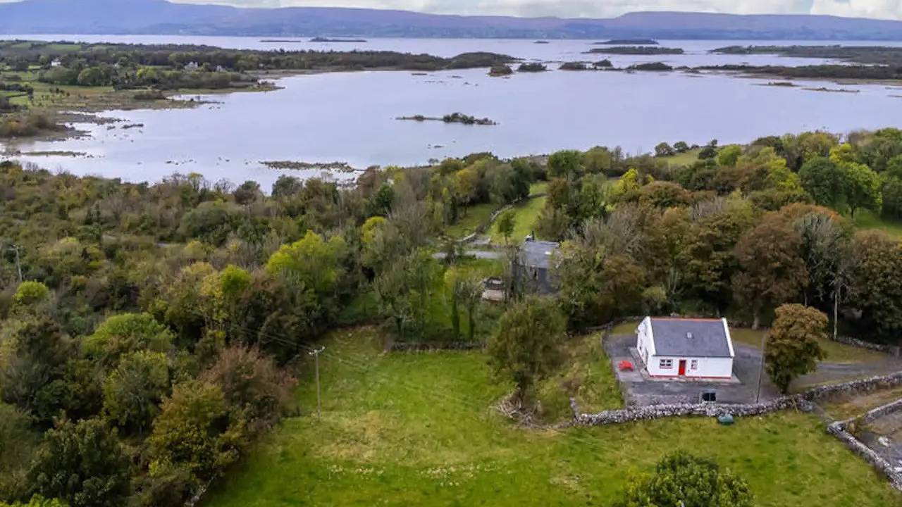 Entire holiday apartment, Ferienwohnung für 8 Personen (102 m²) in The Neale in Neale Electoral Division, Claremorris=Swinford Municipal District