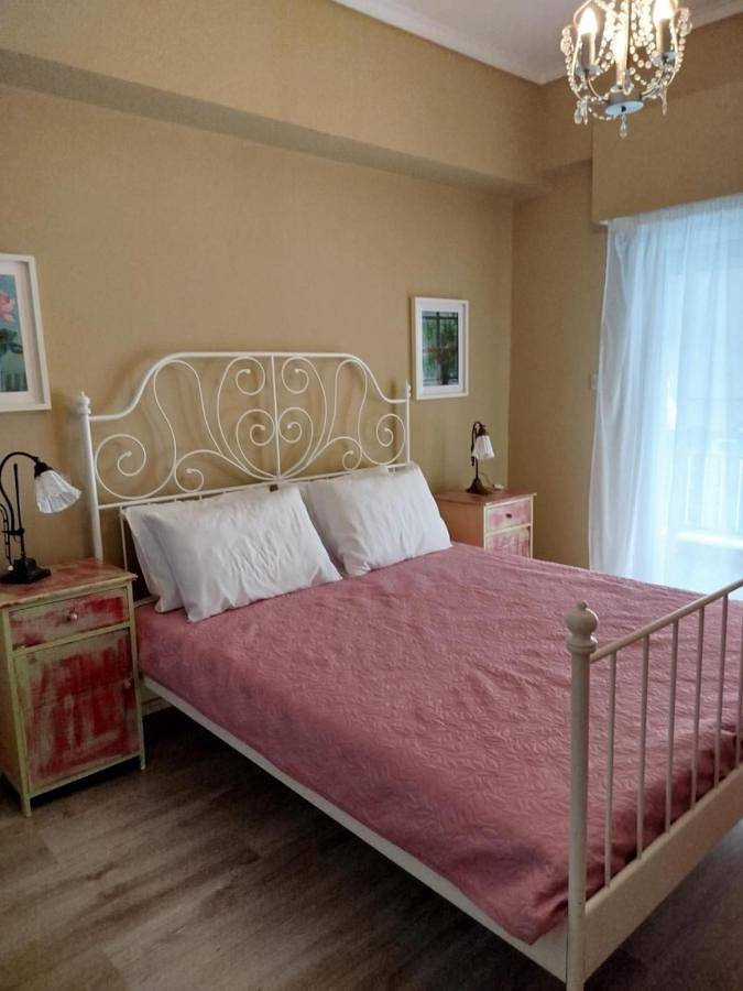 Alojamiento y desayuno para 3 personas, con balcón en Atenas