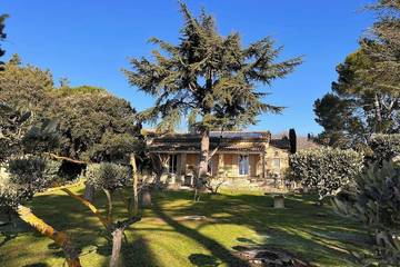 Location de vacances pour 4 personnes, avec terrasse et jardin, animaux acceptés à Cabrières-d'Avignon