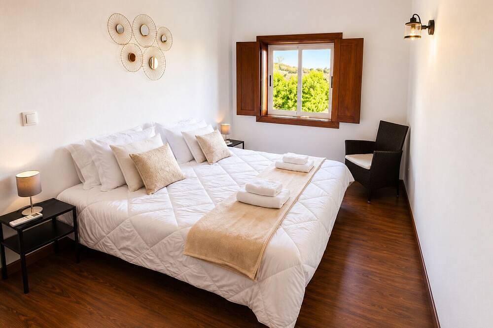 Pouso Du’Vagar is located in Cuba (Baixo Alentejo). The house is a spacious V4. in Cuba, Beja Distrikt