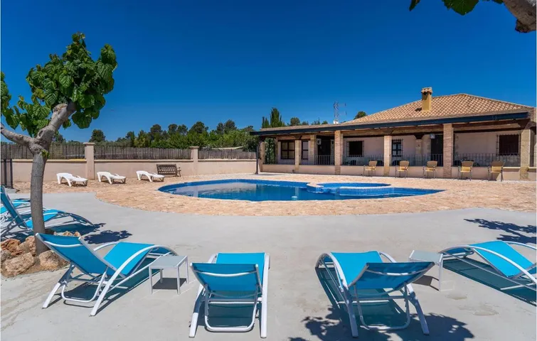 Ferienhaus für 18 Personen, mit Garten und Pool - 1