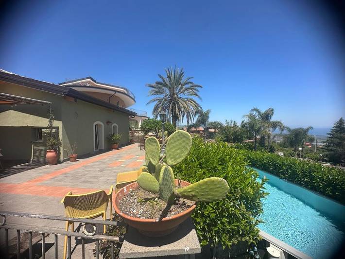 Willa dla 5 osób, z basen i widok oraz ogród, zwierzęta dozwolone w Etna