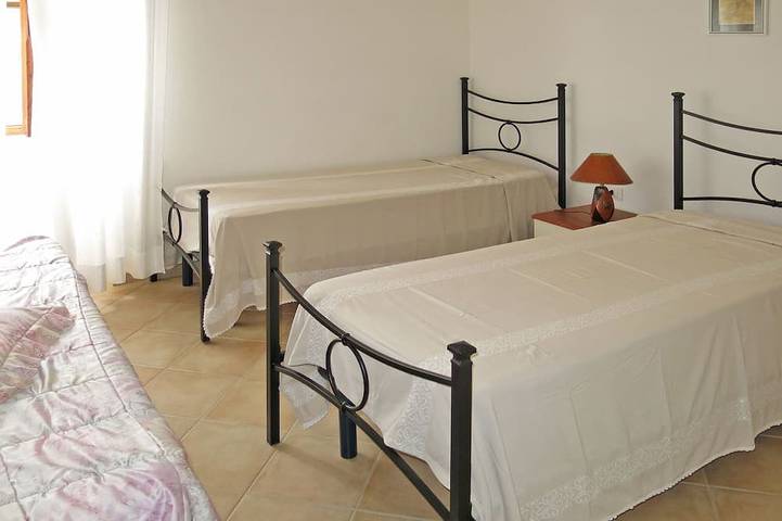 Location de vacances pour 6 personnes, avec jardin dans San Giovanni Sardinia - 3