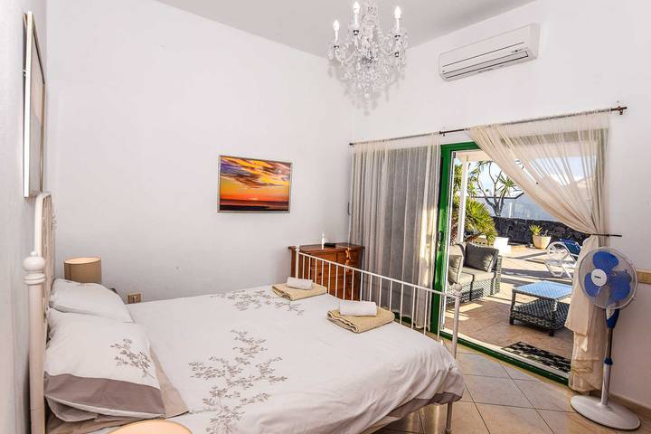 Chalet para 8 personas, con terraza además de jardín y jacuzzi en Lanzarote - 4
