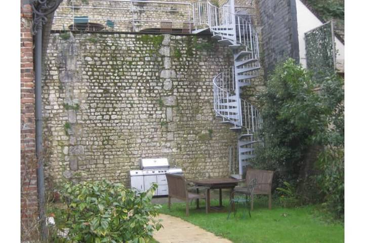 Location de vacances pour 12 personnes, avec Jacuzzi et Terrasse ainsi que Jardin et Sauna à Caudebec-en-Caux