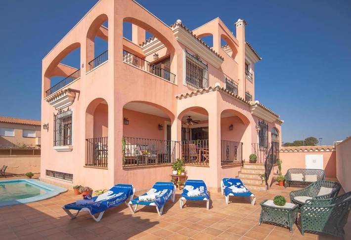 Casa rural para 10 personas, con Terraza y Jardín además de Piscina y Vistas en Vandellós y Hospitalet del Infante
