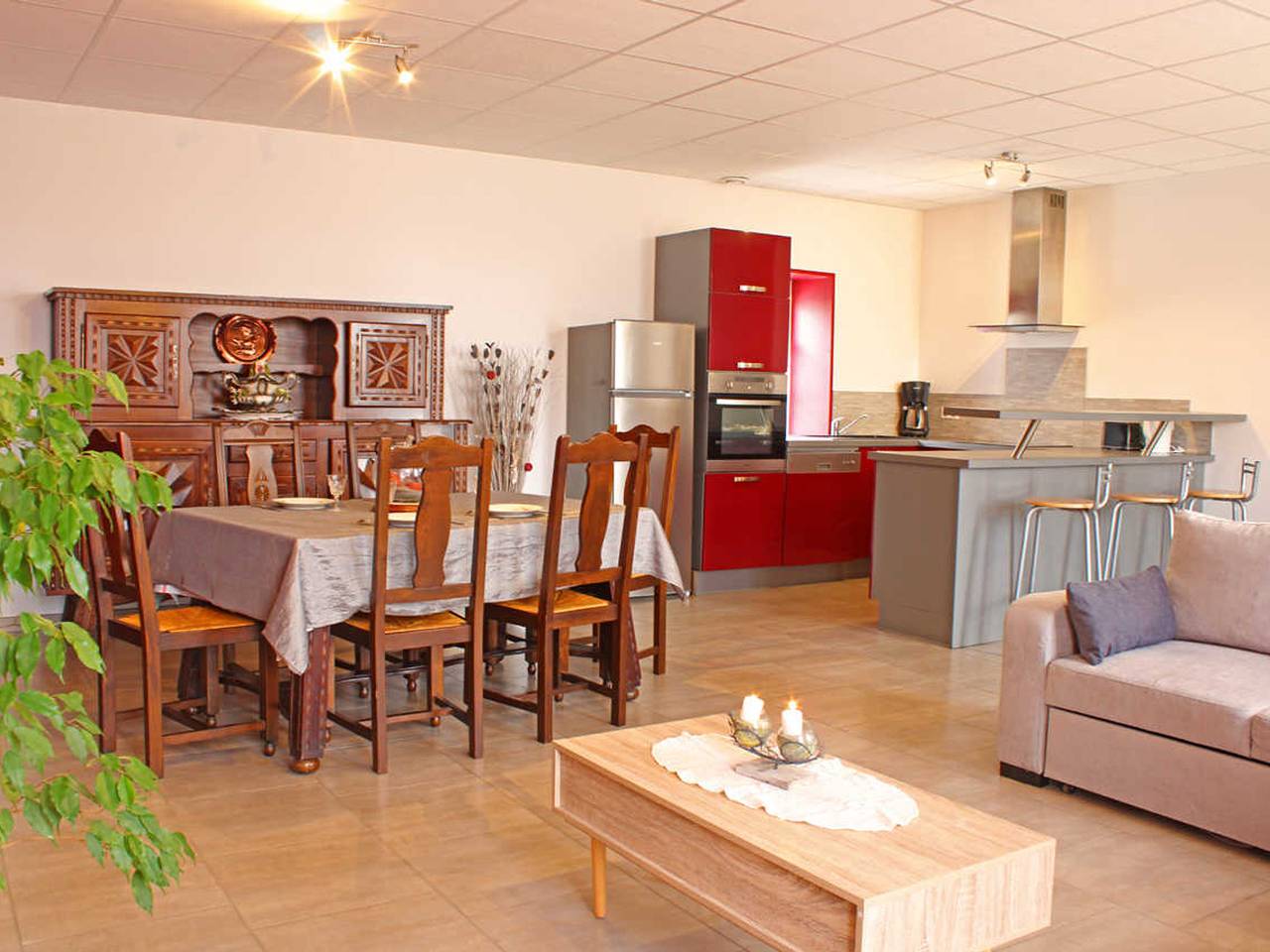 Renovierter Bauernhof mit Spa, Spielzimmer und Kinderaktivitäten in Cressanges, Allier