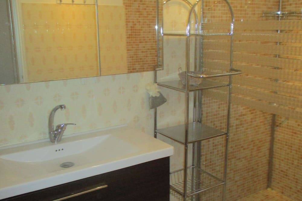 Cottage with private pool in Roussillon in Roussillon, Parc naturel régional du Luberon