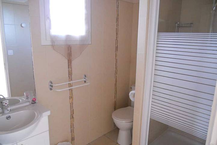 Location de vacances pour 5 personnes, avec jacuzzi et jardin ainsi que piscine et terrasse à Alata - 4