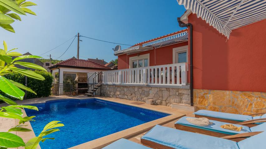 Villa für 6 Personen, mit Terrasse und Garten - 1