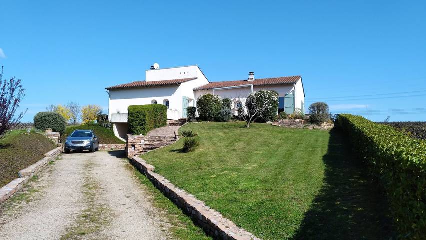 Gîte pour 2 personnes, avec jardin dans La Chapelle-de-Guinchay