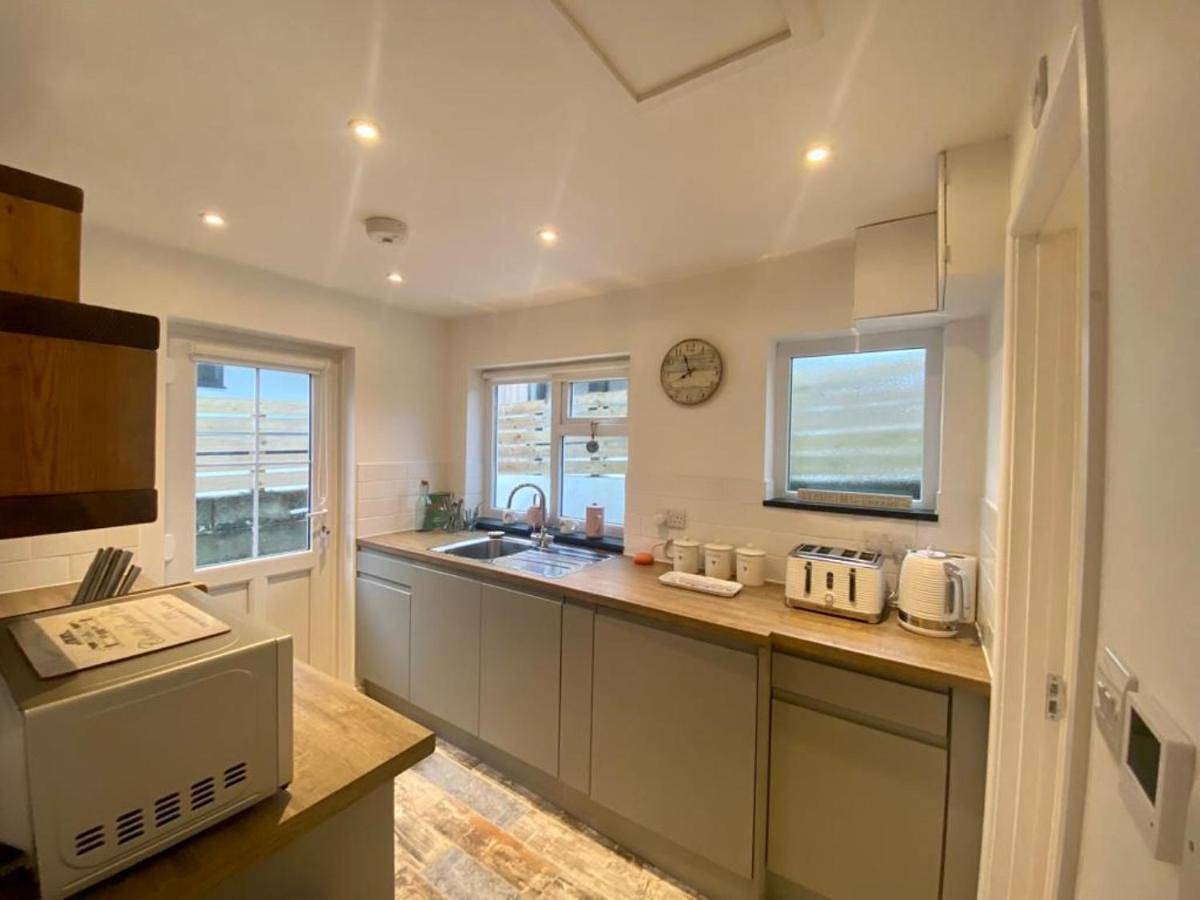 Robin Cottage One Bedroom Cottage near Perranporth beach with Parking & Wifi - Robin Cottage in Perranporth, Cornwall