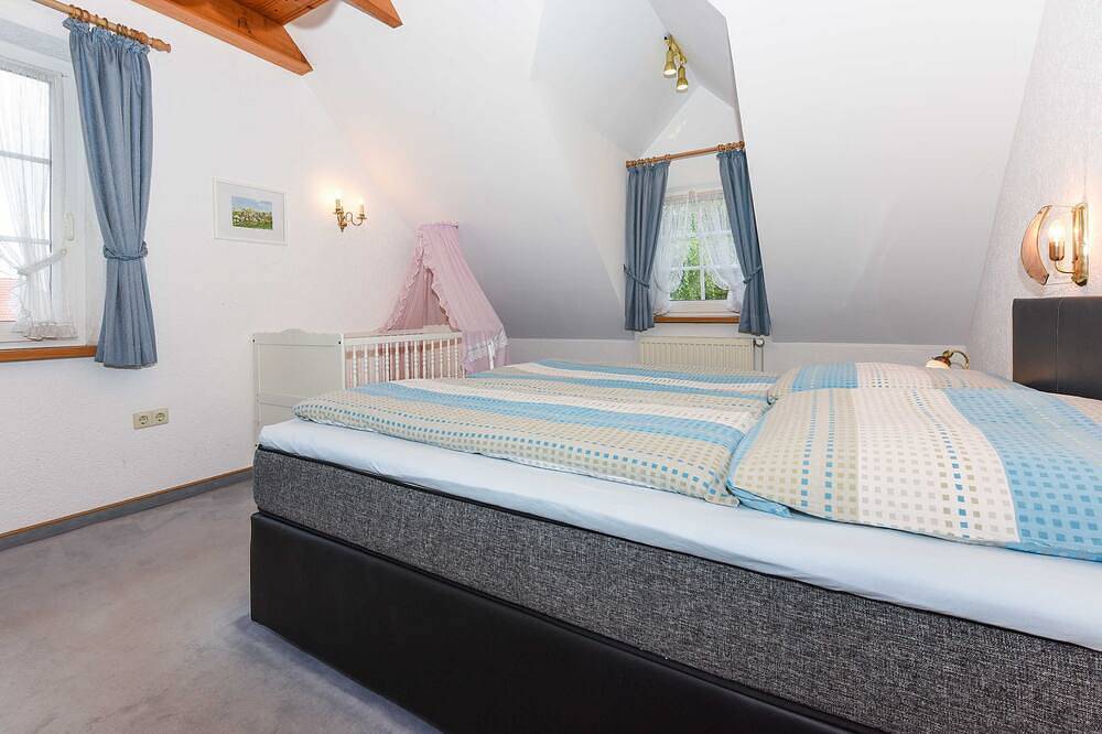 Ganze Wohnung, Ferienwohnung Schwalbe - Ferienwohnungen Möwe und Schwalbe im Haus Sassenhof in Dunum, Nordseeküste