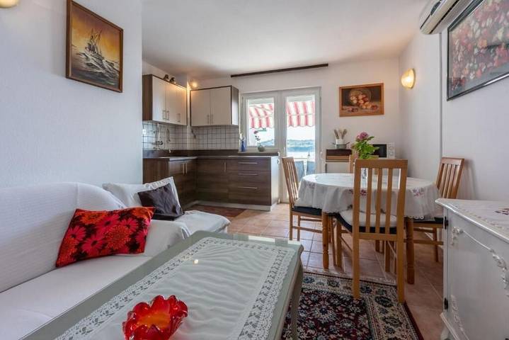 Ferienwohnung für 4 Personen, mit Balkon und Terrasse in Lopar