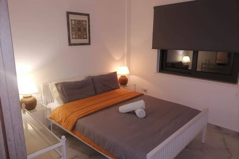 Entire apartment, Charming 1-bedroom apartment in fabulous Paphos with Ac, Wifi in Paphos, South Cyprus