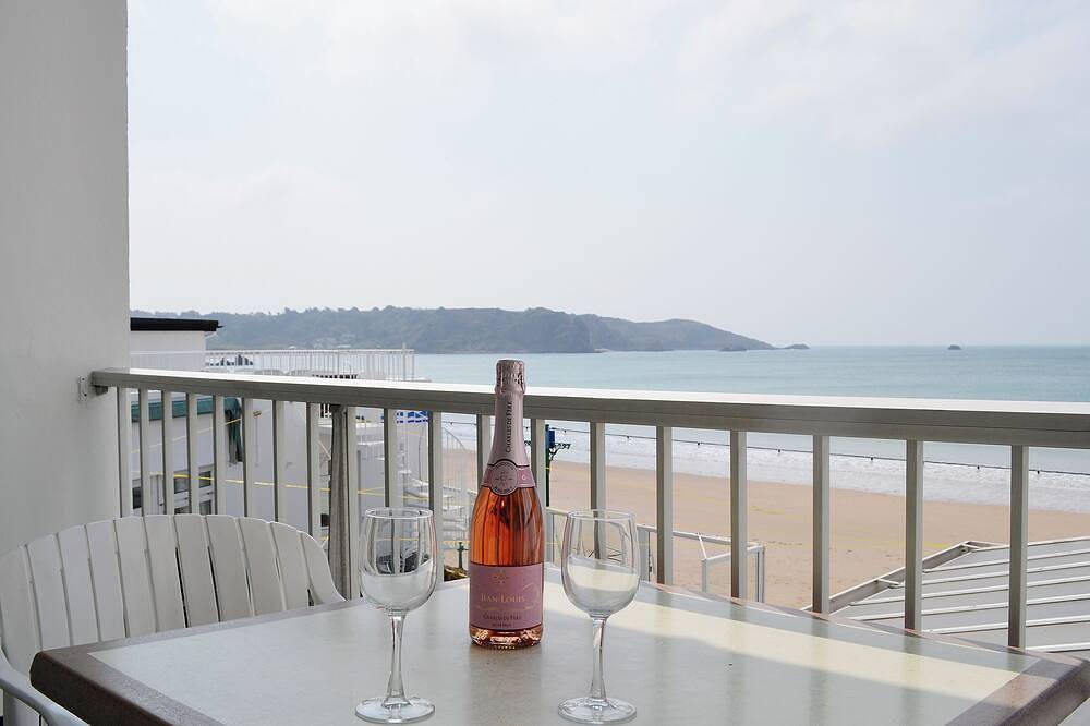 1 Schlafzimmer Unterkunft in St Brelades Bay in Jersey