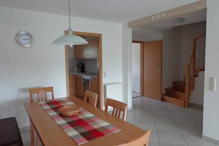 Ferienhaus für 7 Personen, mit Balkon und Garten sowie Pool