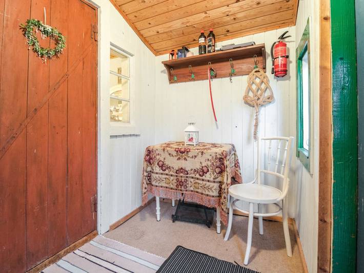 Puutarhurin mökki in Karjalohja, Lohja
