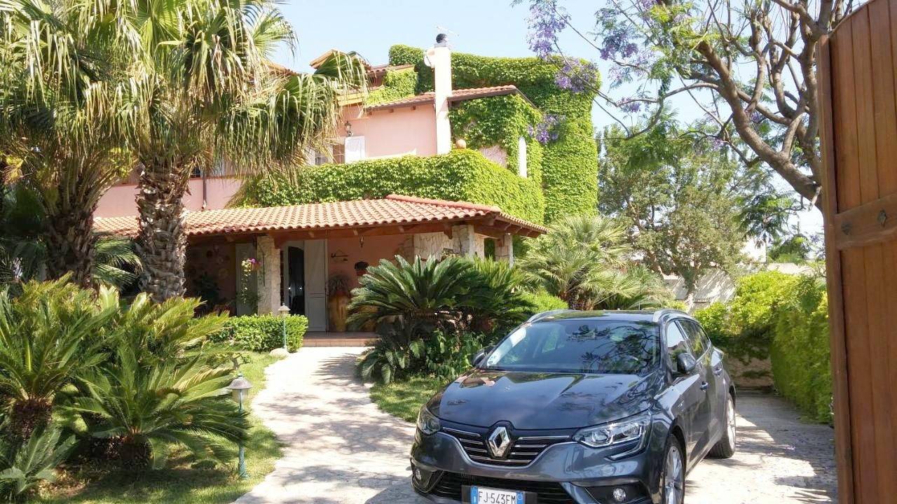 Il Giardino delle Jacaranda in La Lama Taranto, Taranto