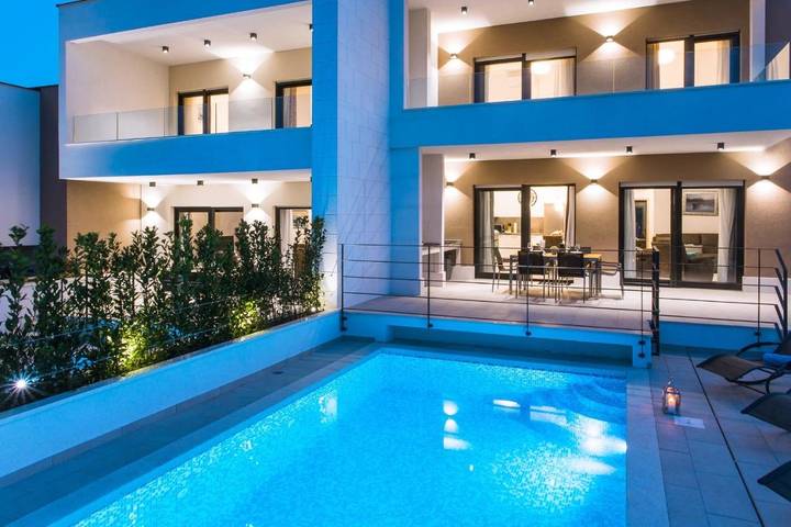 Villa pour 6 personnes, avec piscine ainsi que jardin et vue à Marina