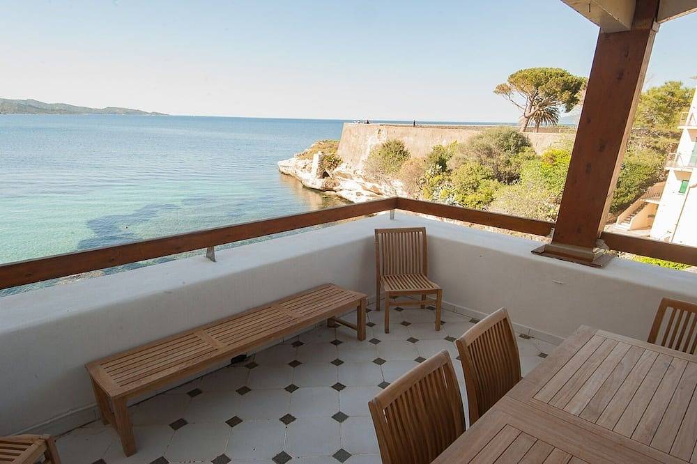 Maison climatisée et chauffée l'hiver accès direct à la mer, 2mn plage in Saint-Florent, Région de Calvi