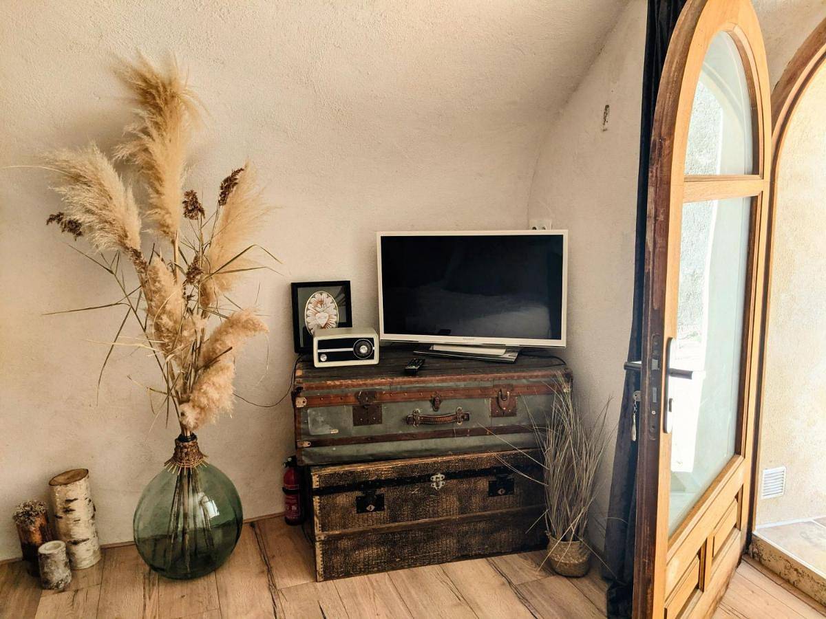 Charmante suite indépendante avec cave à vin in Cournonsec, Côte méditerranéenne (France)