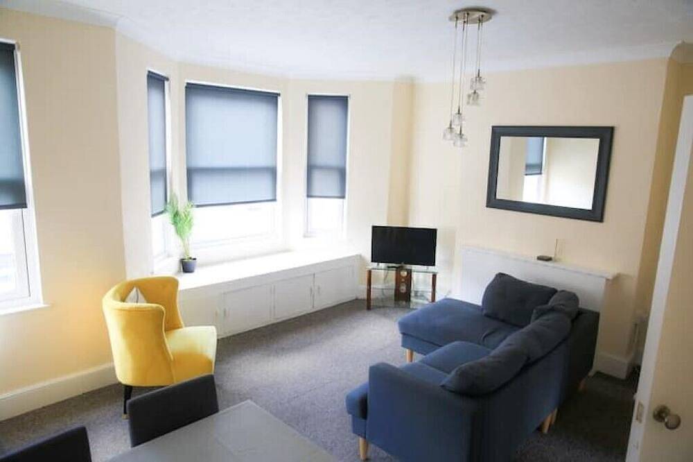 Entire apartment, Contemporary 2 Floor Flat with Sea Views! in Lowestoft, Sunrise Coast