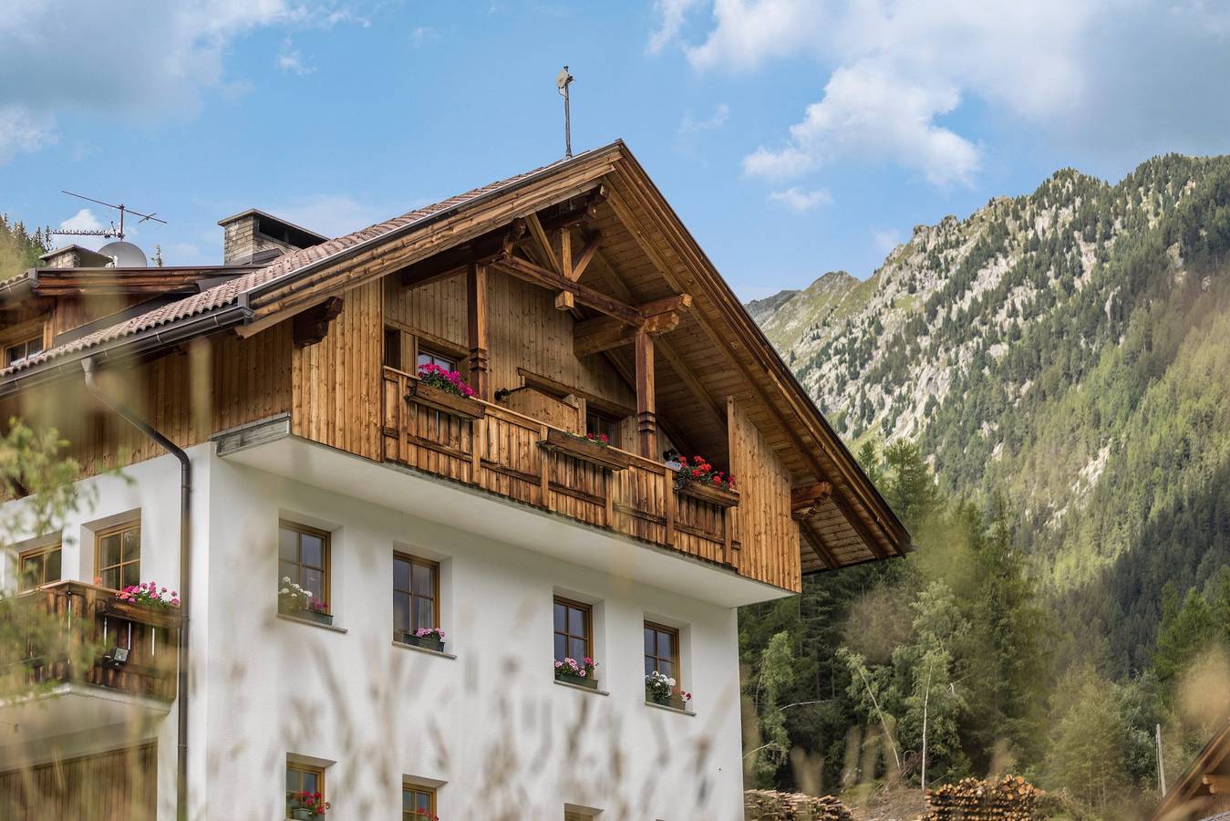 Geheel appartement, Appartement "Kuglerhof 2" met Uitzicht op de Bergen, Wi-Fi, Balkon, Terras & Tuin in Steinhaus (Ahrntal), Ahrntal