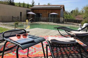 Gîte pour 4 personnes, avec jardin et terrasse ainsi que piscine et vue à Pont-du-Casse