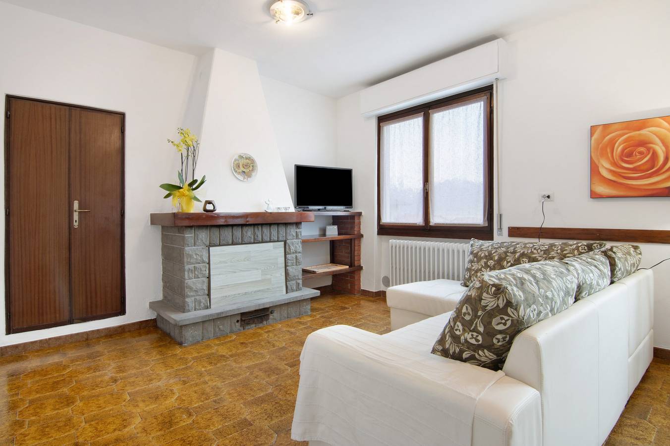 Geheel appartement, Appartement 'Palma's House' met uitzicht op het meer, privéterras en Wi-Fi in Dongo, Comomeer