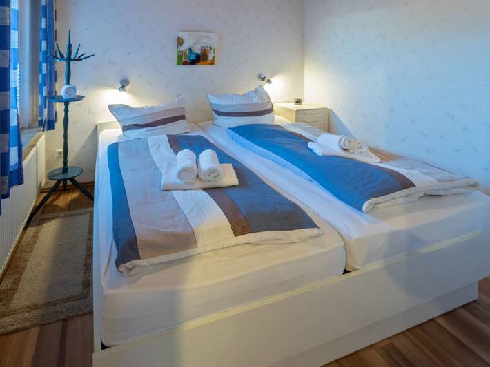 Ferienhaus in Norden mit Schwimmbecken in Strand Norddeich, Norddeich