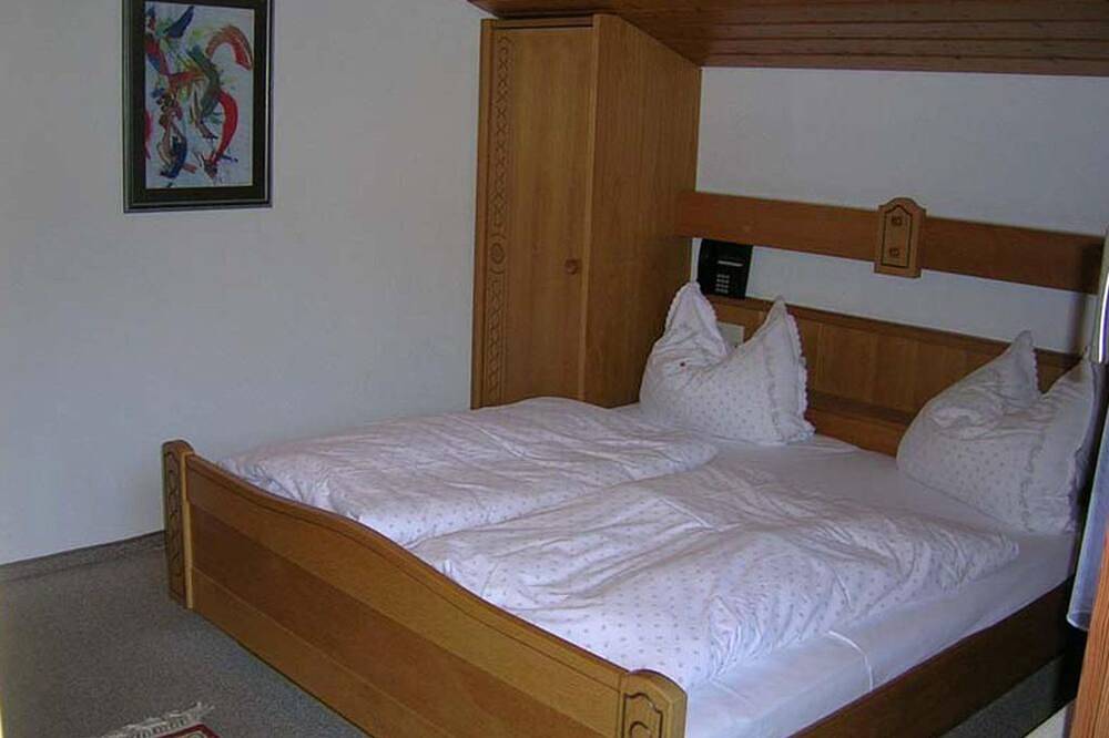 Gästehaus \"Pension Nockspitz\" - Typ C Doppelzimmer mit Bad, Wc, Balkon in Stubaier Alpen, Mutters